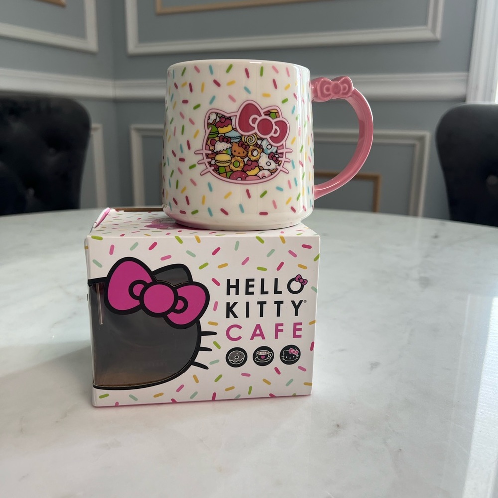 BRAND NEW HELLO KITTY CAFE SPRINKLES MUG